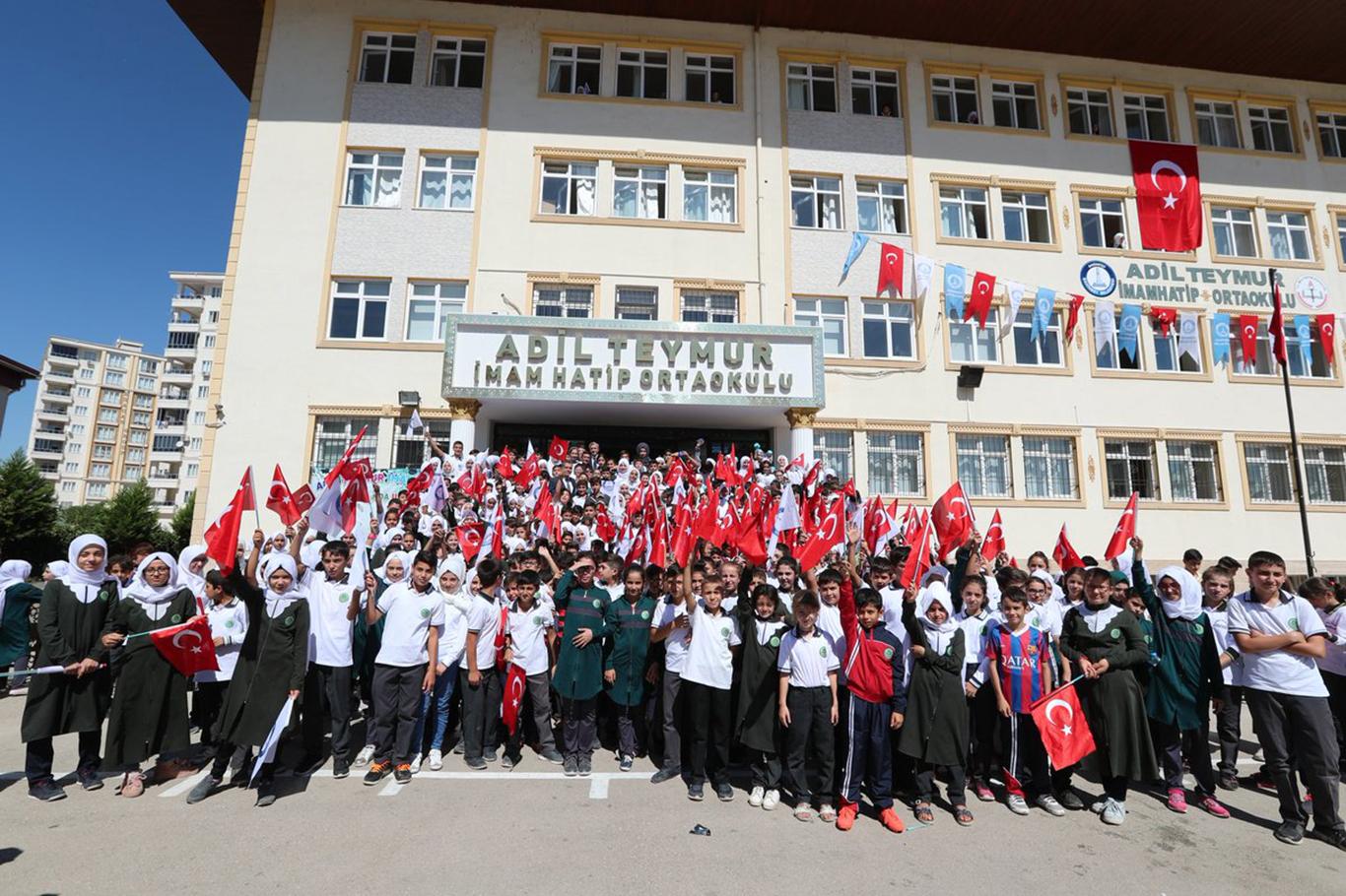 Başarılı imam hatip öğrencileri ödüllendirildi Başarılı imam hatip öğrencileri ödüllendirildi